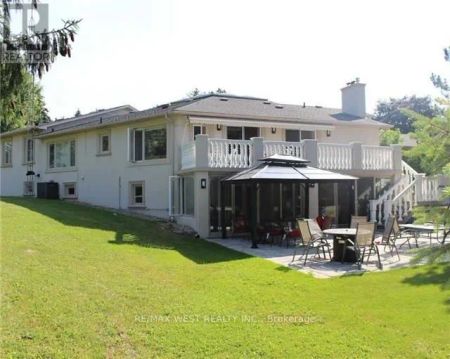 Detached Home For Lease | N9238897 - Photo 3