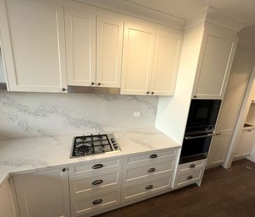 Serene, Impeccably Renovated Sanctuary with Harbour Views - Photo 1