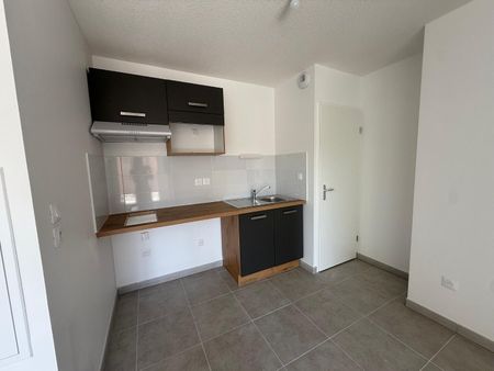 location Appartement T2 DE 46.9m² À CASTELGINEST - Photo 3