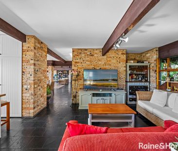 Prestigious Bayview Residence with Panoramic Pittwater and Ocean Views - Photo 3