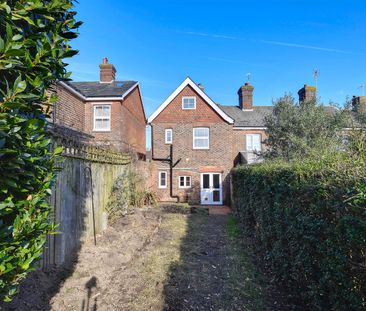 4 Bed House - End Terrace - Photo 5