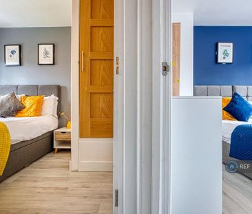 4 bedroom semi-detached house to rent - Photo 6