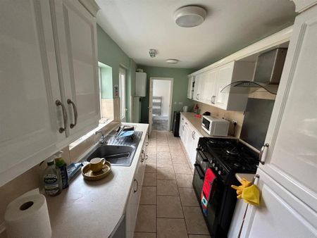 1 bedroom in a house share to rent - Photo 5