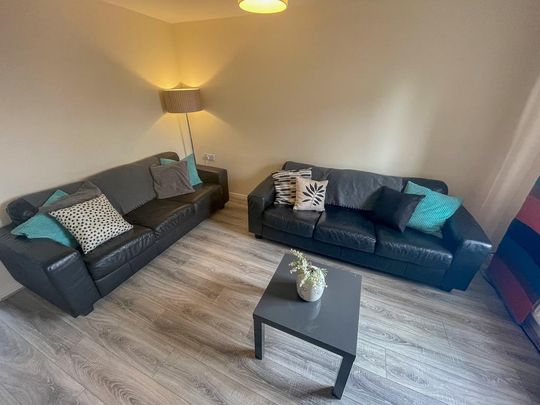 4 bedroom terraced house to rent - Photo 1