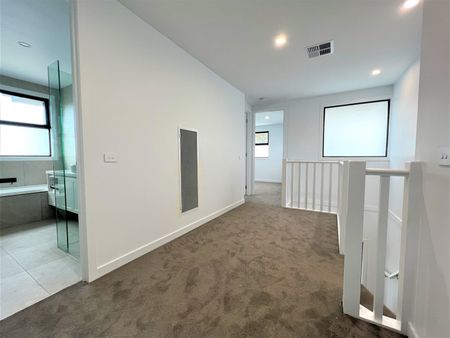 3/6 Boronia Grove, Doncaster East VIC 3109 - Photo 5