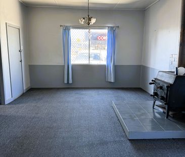 QUAINT HOME IN A CENTRAL LOCATION - Photo 2