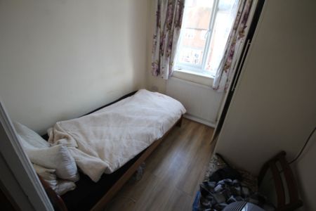 Heath Road, Uxbridge, UB10 - Photo 5