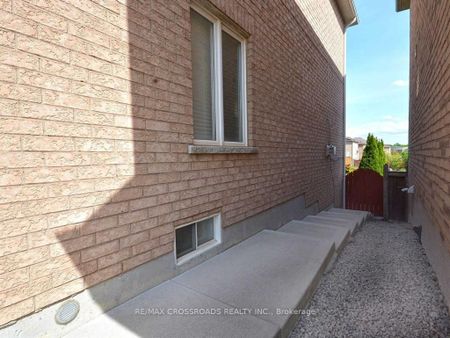 Detached Home For Lease | W8125782 - Photo 3