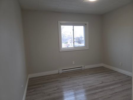 For Lease - 8800 Willoughby Drive Unit# 211, Niagara Falls, Ontario - Photo 4