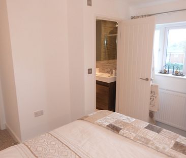 Stunning Ensuite Room to Rent in Sundridge Park, BR1 - Photo 2