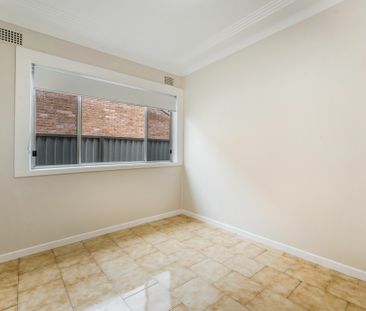 Neat & Tidy 2 Bedroom Home - Photo 3