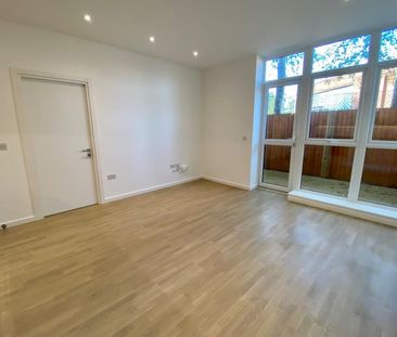 River Court, Woking, Surrey, GU21 - Photo 5