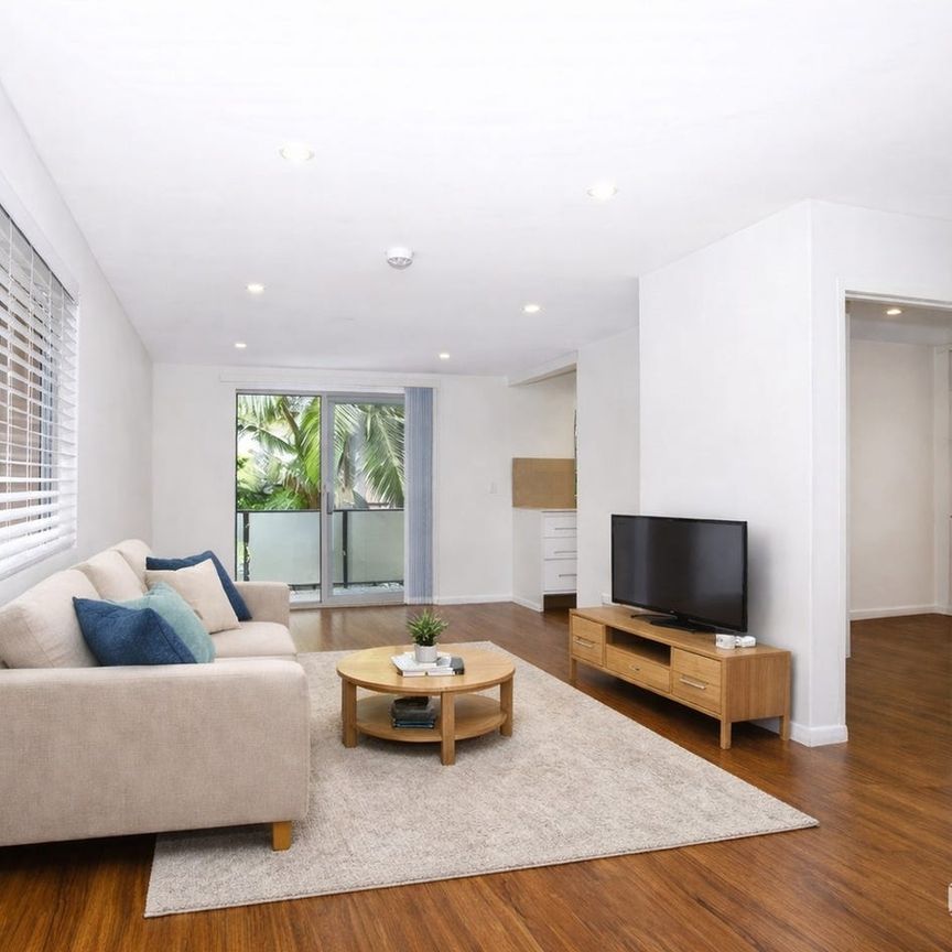 Updated apartment only a stones throw from Narrabeen Lake - Photo 1