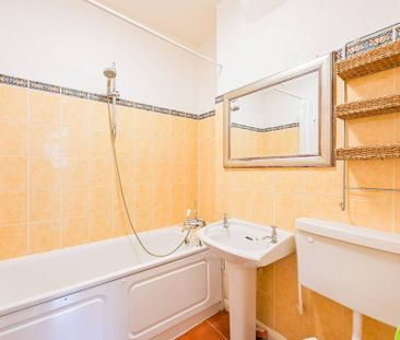 4 bedroom terraced house to rent - Photo 4