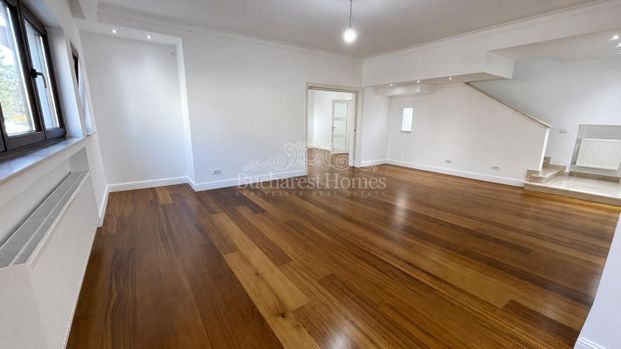 Completely Renovated Six-Bedroom Bauhaus Villa - Primaverii - Photo 1