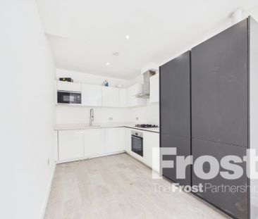 The Broadway, Farnham Common, Slough,SL2 - Photo 5