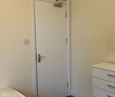 Room in a Shared House, Etchingham Road, E15 - Photo 1