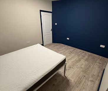 Room in a Shared House, Whitehorse Road, CR7 - Photo 6