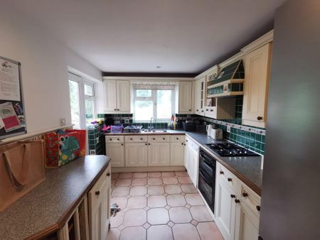 4 bedroom semi-detached house to rent - Photo 2