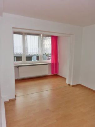 Nette Nachmieterin gesucht - Helle und freundliche 2 ZKB Wohnung mit Balkon in der Südstadt - Photo 1
