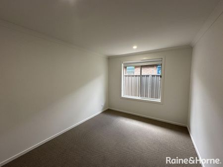 Spacious 4-Bedroom Family Home in Munno Para Downs - Photo 4