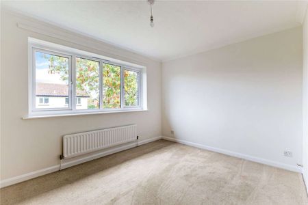 Detached family house, with double garage, in desirable location - Photo 4