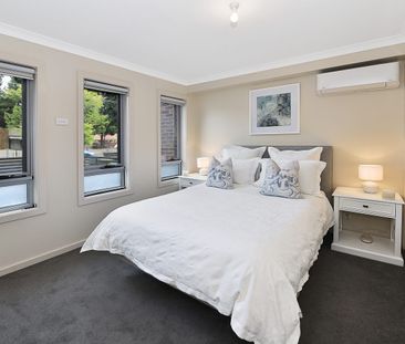 MODERN 2 BEDROOM TOWNHOUSE! - Photo 3