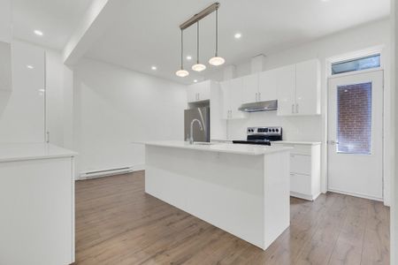 5235 Chemin de la Côte Saint Luc apartment — Montréal, QC (2-Bedroom) - 2 Bedroom - Photo 5