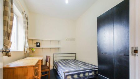 6 bedroom flat to rent - Photo 4