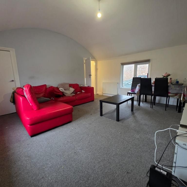 2 bedroom flat to rent - Photo 1