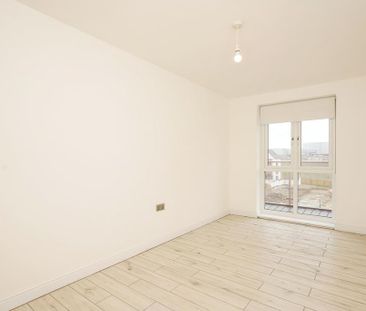 2 bedroom penthouse to rent - Photo 2