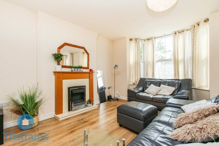 3 bed Flat for Rent - Photo 3