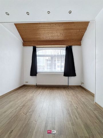 Karaktervolle ruime woning met 3 slp , bureau, tuin en garage - Foto 2