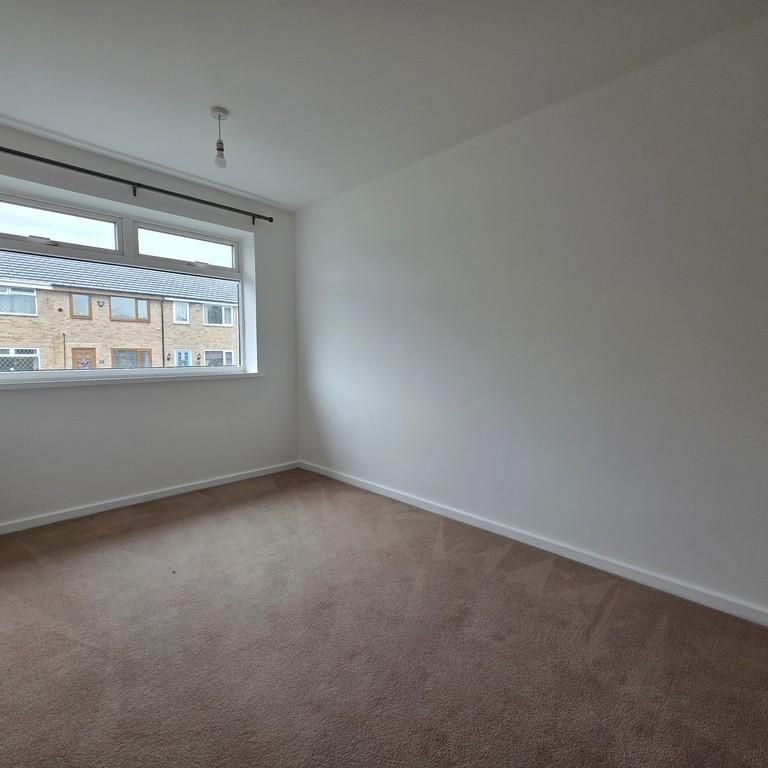 3 bedroom end of terrace house to rent - Photo 1