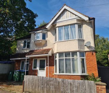 8 bedroom house of multiple occupation to rent - Photo 4
