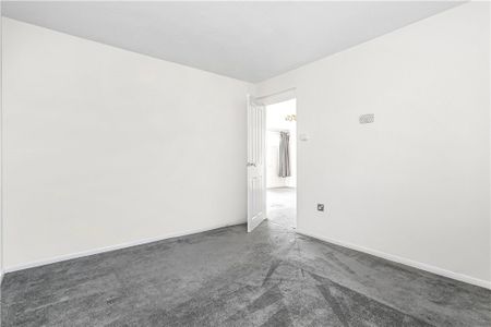 New Court, Addlestone, Surrey, KT15 2EE - Photo 5