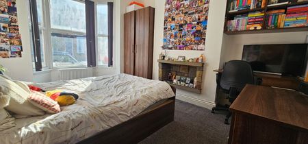 6 Bed - 14 Ashville Avenue, Hyde Park, Leeds - LS6 1LX - Student - Photo 2