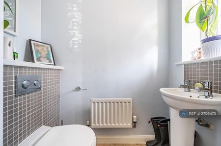 2 bedroom terraced house to rent - Photo 4