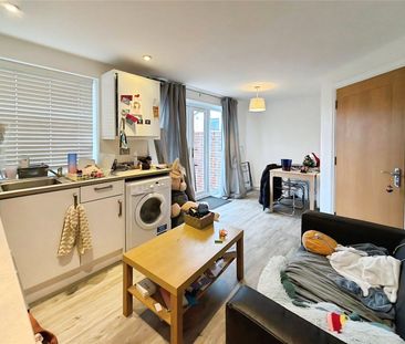 Armstrong Road, Englefield Green, Egham, Surrey, TW20 0RW - Photo 1