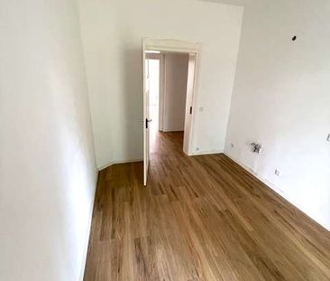 EBK mögl.! . Großer Balkon* modernes Laminat* Wanne + Dusche* - Foto 2