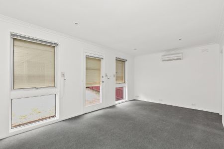 1/32 Simpsons Road, Box Hill - Photo 2