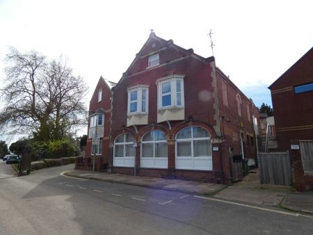 3 bed Apartment - To Let - Photo 4