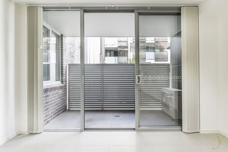 54 FORMOSA | Spacious One Bedroom with Parking! - Photo 5