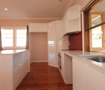 Beautiful Modern Home - Photo 3