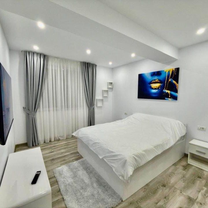 De închiriat Apartament 2 camere cu terasă - Fotografie 1