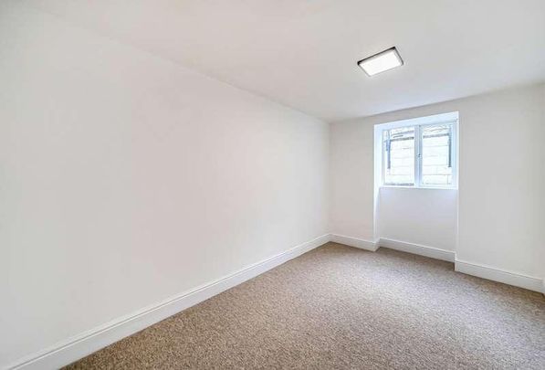 St. Georges Square, Cheltenham, Gloucestershire, GL50 - Photo 1