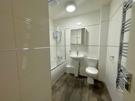 3 Bed Flat, Marsh Street, BS1 - Photo 5