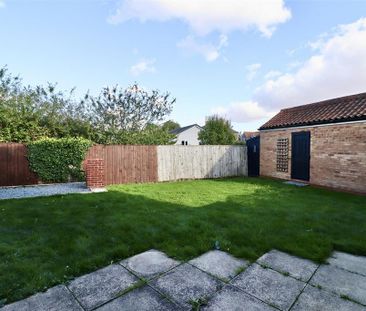 2 bedroom semi-detached house to rent - Photo 6
