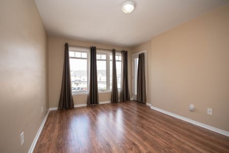 For Lease - 304 Citiplace Drive, Cityview - Parkwoods Hills - Rideau Shore, Ontario - Photo 3