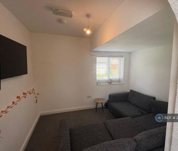 1 bedroom in a house share to rent - Photo 2